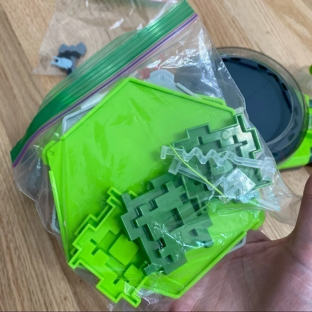 Quixels Maker Spray Play Set Hard to Find Green